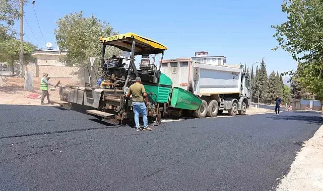 Kahramanmaraş'ta asfalt işçileri bunaltıcı sıcağa rağmen mesaisini sürdürüyor