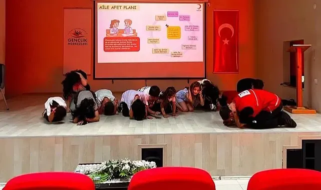 Kızılay'dan yaz kursu öğrencilerine afet bilinci eğitimi