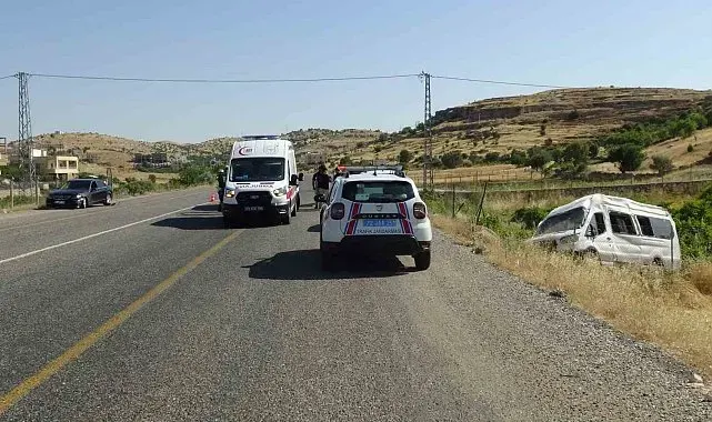 Batman'da minibüs ile otomobil çarpıştı: 11 yaralı