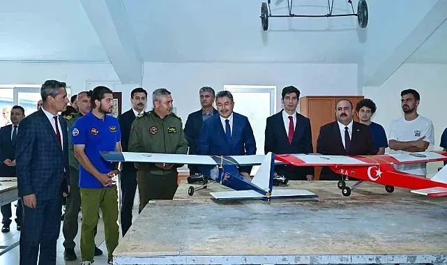 İHA yarışmalarında görev alacak pilotların eğitim gördüğü merkeze Vali Yılmaz'dan ziyaret