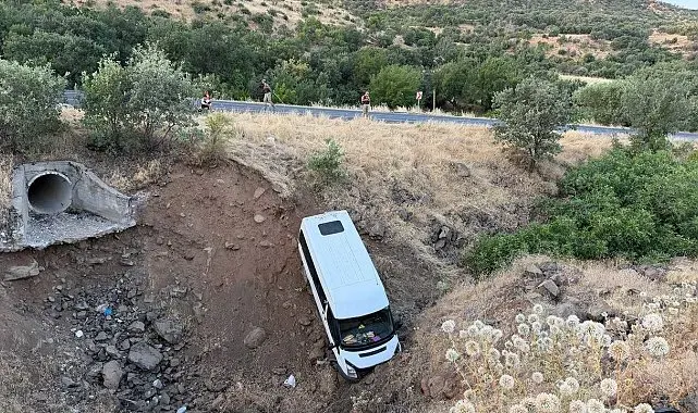 Siverek'te işçi minibüsü şarampole düştü: 4 yaralı