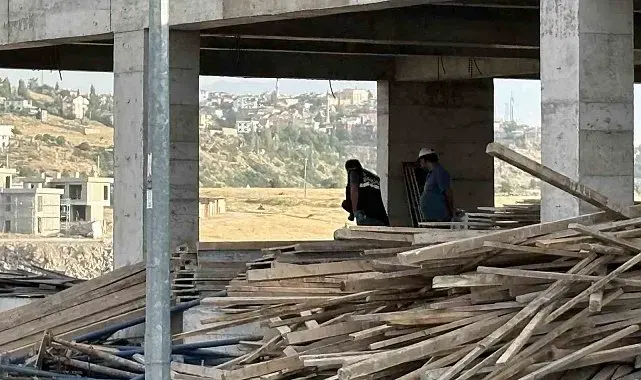 İnşaatta zemin kattan bodruma düşen işçi yaralandı