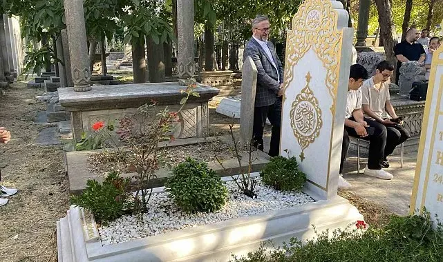 Türk edebiyatının önemli ismi Rasim Özdenören vefatının 4. yılında kabri başında anıldı
