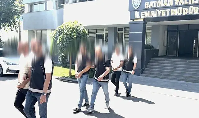 Batman'da pamuk yüklü iki tırda 112 kilo esrar ele geçirildi