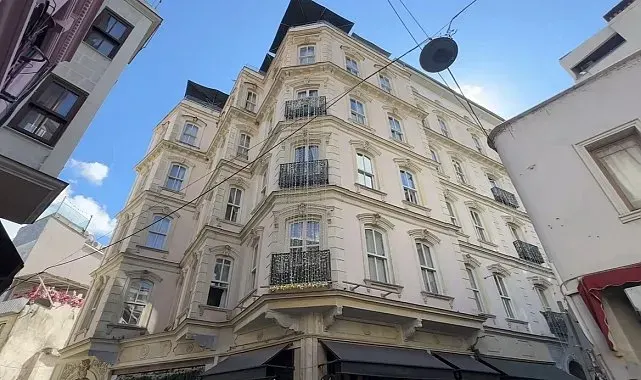 Beyoğlu'nda otelin terasından düşen aşçı hayatını kaybetti