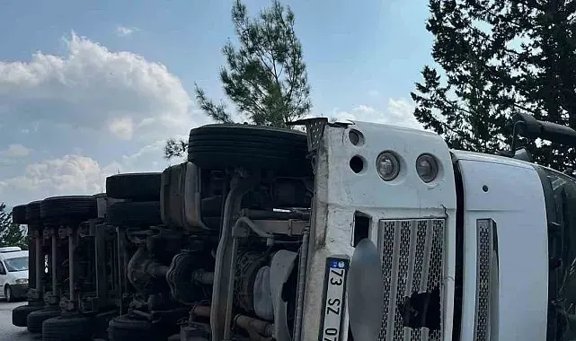 Osmaniye'de un yüklü tır devrildi: 1 yaralı