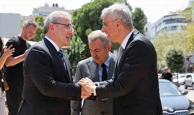 Bakan Memişoğlu'ndan İzmir'de akademik buluşma