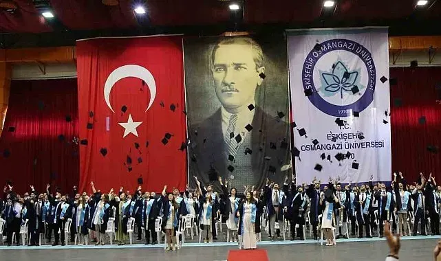 ESOGÜ Diş Hekimliği Fakültesi 2026 mezunlarını verdi