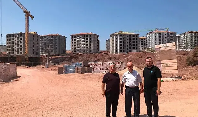 AK Parti Bandırma yönetimi, TOKİ inşaatında incelemelerde bulundu