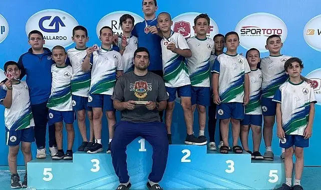 Kartepe'nin güreşçileri Ankara'dan madalyalarla döndü
