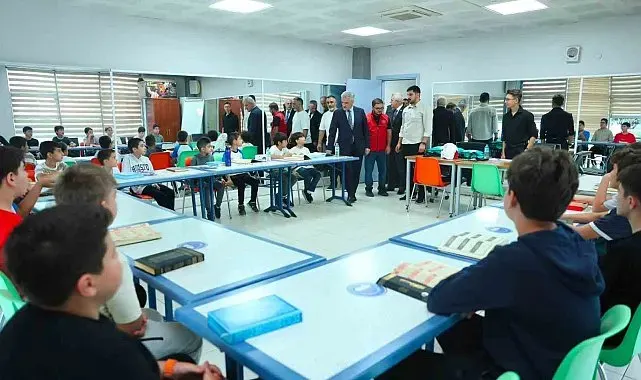 Vali Makas yaz kursu öğrencileriyle buluştu