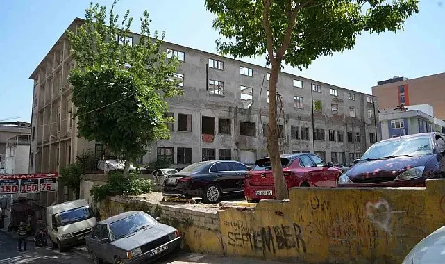 Mahkeme kararlarıyla ayakta kalan çarşı için çözüm çağrısı