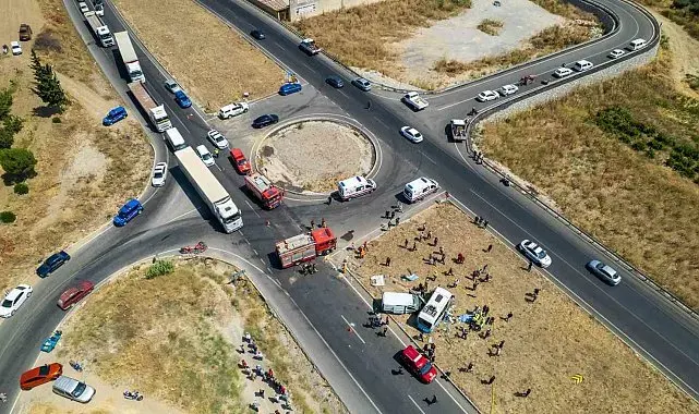 Manisa'da feci kaza 1 ölü 11 yaralı
