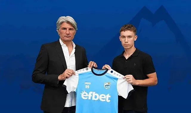 Türk futbolcu Burak Akıncı, PFC ARDA ile profesyonel sözleşme imzaladı