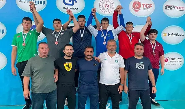 Düzceli minik güreşçilerden Türkiye derecesi
