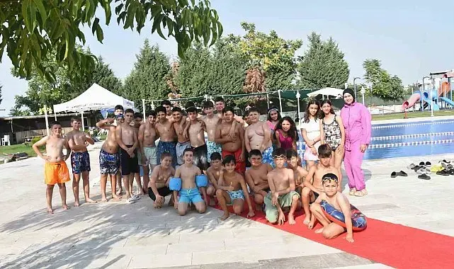 Yaz sıcağında çocuklara havuz sürprizi