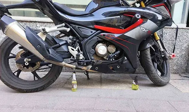 Acemi kundakçı motosikleti yakamadı
