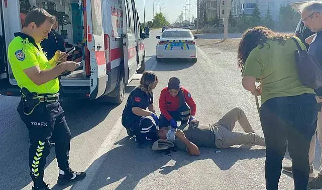 Karaman'da hafif ticari araçla çarpışan motosikletin sürücüsü yaralandı