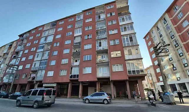 Eşinin tatilde olduğu sırada yatağında cansız bedeni bulundu