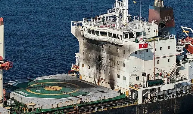 Karadeniz'de dron saldırısına uğrayan gemi Trabzon Limanı'na geldi