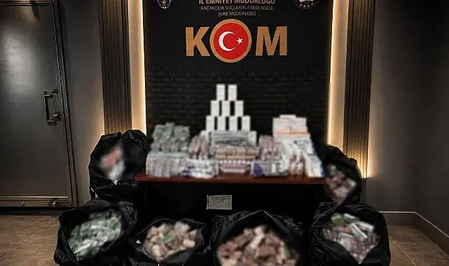 Fatih'te kaçak tıbbi ilaç operasyonu: 98 bin 632 tablet ele geçirildi, 2 şüpheli gözaltına alındı