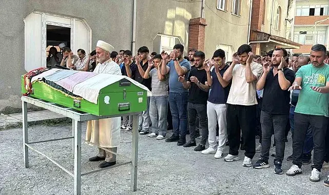 Eşi tarafından öldürülen 3 çocuk annesi kadın toprağa verildi