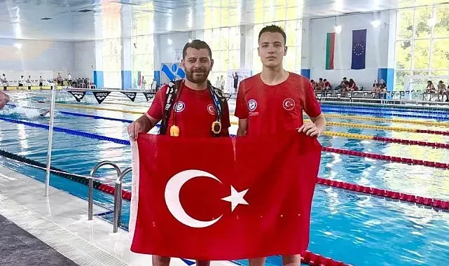 Denizli Büyükşehir Belediyesporlu yüzücüler altın madalyaları topladı