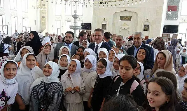 Erzurum'da 3 bin kız öğrenci camide buluştu
