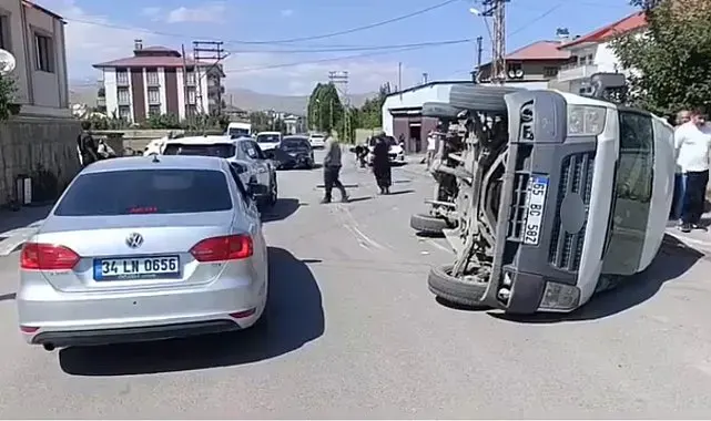 Yüksekova'da trafik kazası: 3 yaralı
