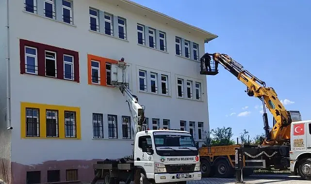 Turgutlu'da okullar ve parklar yeni döneme hazırlanıyor