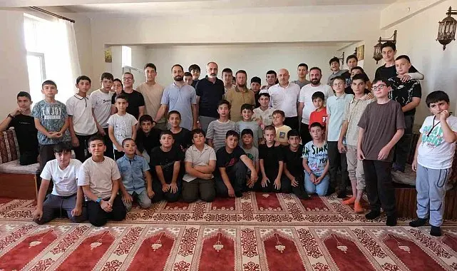 Yaz Kur'an kursu öğrencilerine dijital farkındalık eğitimi