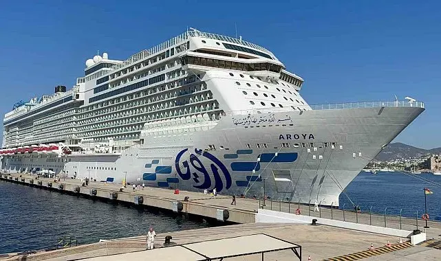 Dev kruvaziyer Bodrum'a demirledi