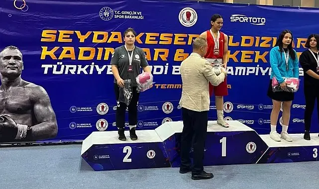 Sivaslı boksör Ecrin'den Türkiye ikinciliği