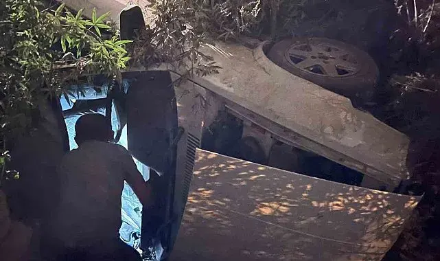 Serik'te kontrolden çıkan otomobil ağaçlık alana daldı: 1 yaralı