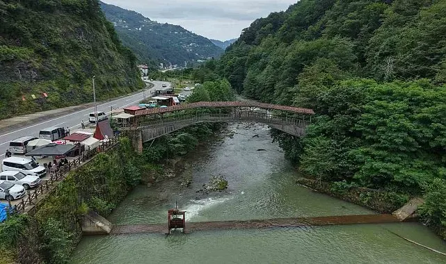 Tarihi Kiremitli Köprü turistlerin gözdesi oldu