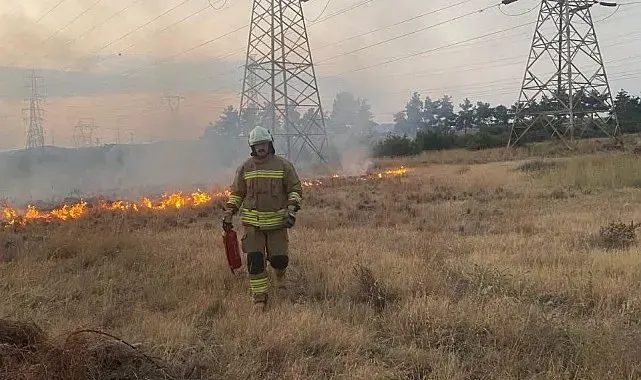 Erzin'de trafodan çıkan alevler otluk alana sıçradı