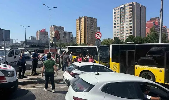 Beylikdüzü'nde 2 İETT Özel Halk Otobüsü çarpıştı: 2 yaralı