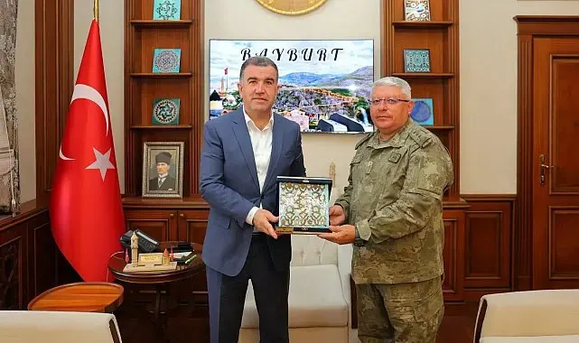Bayburt Garnizon Komutanlığında görev değişimi
