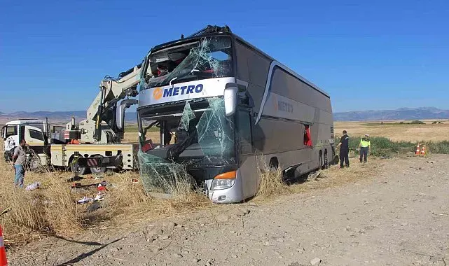 Amasya'da çift katlı otobüs kazası: 2'si ağır 46 yaralı