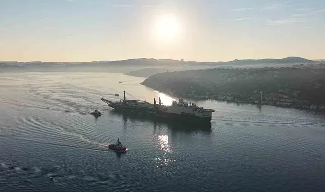 325 metrelik dev boru döşeme gemisi İstanbul Boğazı'ndan geçiş yaptı