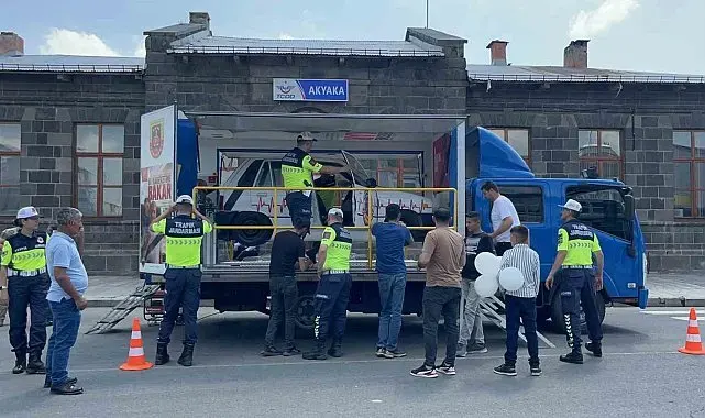 Kars'ta takla simülasyonu gerçeği aratmadı: Emniyet kemeri hayat kurtarır