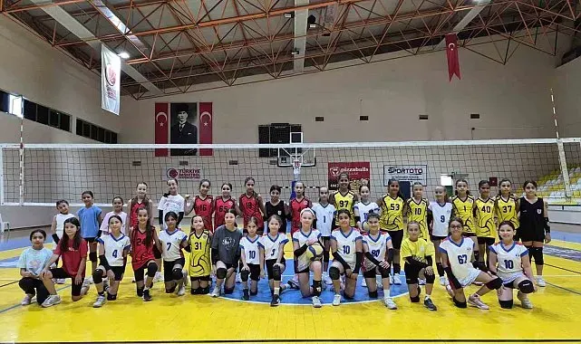 Burhaniye'de gençler spor ve sanatla tek yürek oluyor