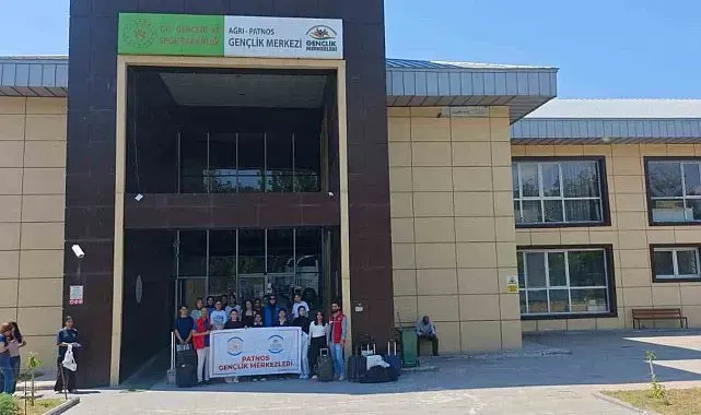 Patnos'tan 15 kız öğrenci "Bir Destandır Çanakkale" programına katıldı