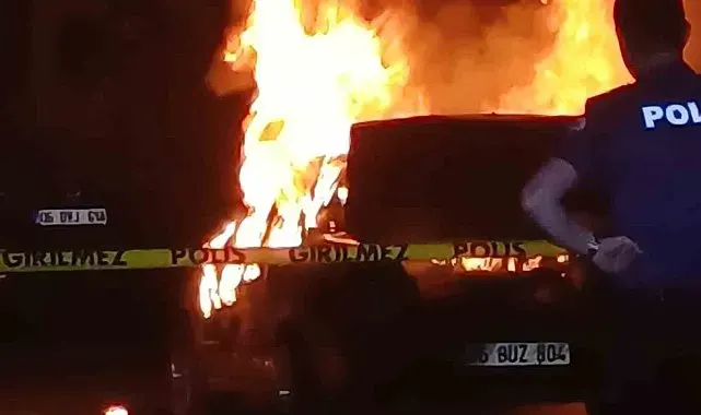 Ankara'da seyir halindeki araç alev alev yandı