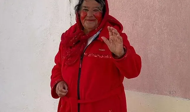 Konya'nın 'Kırmızılı Kadını' son yolculuğuna uğurlandı