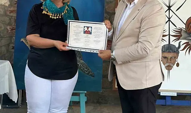 Edremit'te sanat şöleni: 35. Uluslararası Karma Sergisi kapılarını açtı