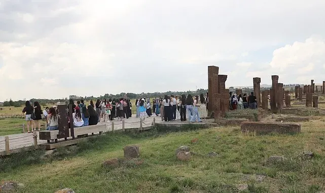 Selçuklu Meydan Mezarlığı'nda yaz yoğunluğu başladı