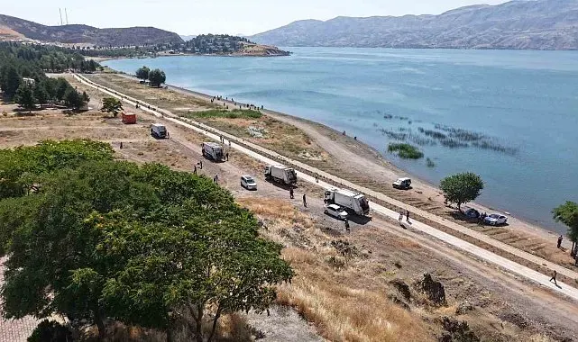 Elazığ Hazar Gölü çevresinde temizlik çalışması