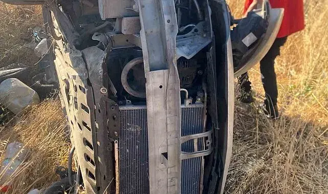 Bigadiç'te araç şarampole uçtu; 2 yaralı