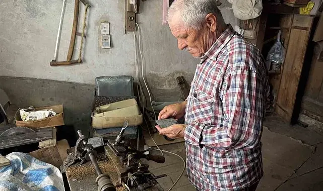 Bolu'da 50 yıldır manda boynuzundan tarak yapıyor